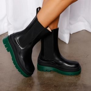 "Always On Trend" Pull on booties 💚🖤